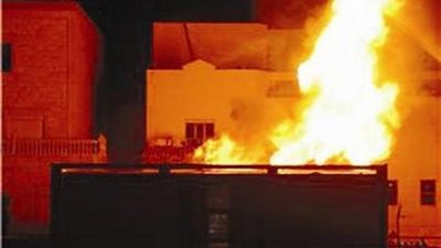 انتداب المعمل الجنائى لمعاينة حريق مصنع أحذية بشبرا