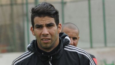 إكرامي ونجيب يتخلفان عن معسكر الأهلي بالإسكندرية