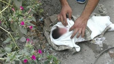 العثور على طفل رضيع ملقى بجوار مسجد في بورسعيد