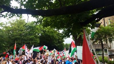 مظاهرة شعبية أمام السفارة الإسرائيلية بلندن ضد الحرب على غزة