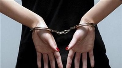 ربة منزل تطعن زوجها بـ