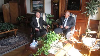 الري توافق على حفر ١٠٠ عين سطحية للشباب بالوادي الجديد