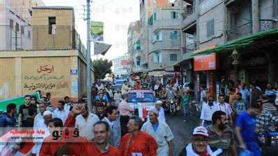 بالصور..  مسيرة لأهالي 