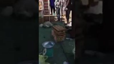 بالفيديو.. سعودية تسقط مغشيا عليها في مشاجرة عنيفة