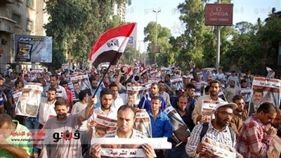 أنصار المعزول يقطعون شارع الهرم