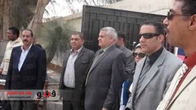 المستشار العسكري يضع إكليلًا من الزهور على مقابر شهداء القوات المسلحة بالإسماعيلية