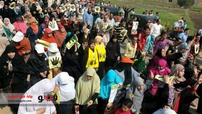 بالصور.. إرهابيو المعزول يدفعون بالنساء إلى مقدمة مسيرة شبرا الخيمة