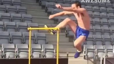 بالفيديو.. سقطات مروعة لمجموعة من الفتيات والشباب