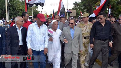 محافظ الإسماعيلية يقود مسيرة للاحتفال بنصر أكتوبر