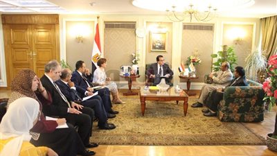 وزير التعليم العالي يبحث مع سفير الهند آليات التعاون المشترك (صور)