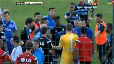 بالفيديو.. تشابك بالأيدي بين لاعبي مارسيليا وليفركوزن في لقاء ودي