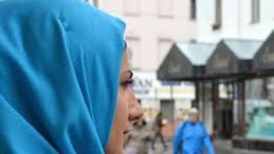 فصل مسلمة من وظيفتها بأمريكا بسبب الصلاة