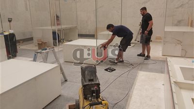 تفاصيل تجهيزات قاعة العرض المركزي بالمتحف القومي للحضارة.. استيراد 93 فاترينة من ألمانيا.. صنعت خصيصا لتناسب الآثار المعروضة بداخلها.. وتحكي قصة الحضارة المصرية في 30 دقيقة (صور)