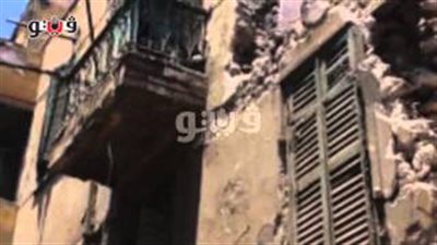 بالفيديو.. أهالي بولاق ينقذون عجوزًا بموقع انهيار العقار