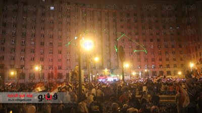 بالفيديو والصور.. تزايد الإقبال على ميدان التحرير للاحتفال بذكرى النصر ..والطائرات ترسم علم مصر