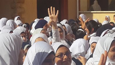 القبض على سيدتين رفعتا علامة رابعة بـ«شهداء» بورسعيد