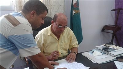 خصم 3 أيام من رواتب عمال نظافة بأشمون