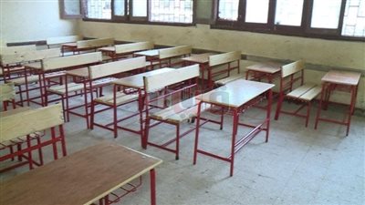 الداخلية تهدى 150 مقعدا لمدرسة بالقليوبية وتُسلم كرسيا متحركا لمواطن (صور)
