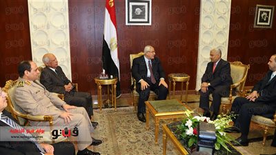 منصور يلتقي رئيس وزراء الأردن على هامش الاحتفالات بانتصارات أكتوبر