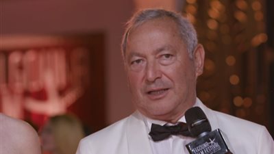 سميح ساويرس: فخور بارتداء بدلة صناعة مصرية