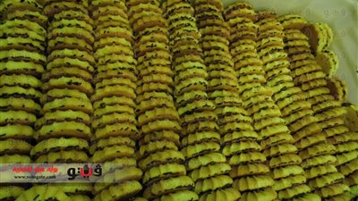 بالفيديو والصور.. 44 جنيهًا لكيلو البسكويت بالمكسرات والشيكولاتة