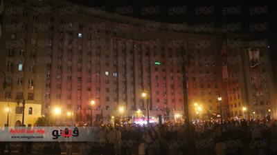 منصة التحرير تعلن انتهاء فعاليات الاحتفالات.. والمئات يغادرون