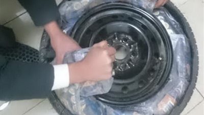 إحباط محاولتين لتهريب المخدرات في إطار وفلتر سيارة بالسعودية