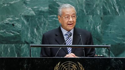 من منبر الأمم المتحدة.. مهاتير محمد يهاجم القوى العظمى: المسلمون في نظرهم إرهابيون حتى لو لم يفعلوا شيئا.. الدول الكبرى تعتدي على الآخرين بزعم الديمقراطية.. وتتعمد عرقلة قرارات مناصرة فلسطين