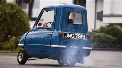 عرض أصغر سيارة في العالم للبيع في مزاد علني بـ 112 ألف دولار