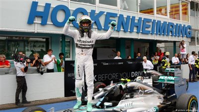 روزبرغ أول سائق ألماني يحرز جائزة ألمانية بسيارة ألمانية