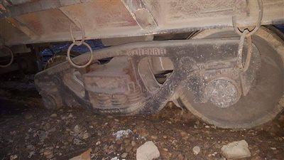 بالفيديو.. خروج قطار بضائع يحمل الرخام عن القضبان ببورسعيد