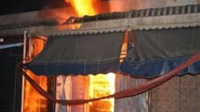 الاستماع لأقوال العاملين في مطعم للوقوف على أسباب حريقه بإمبابة