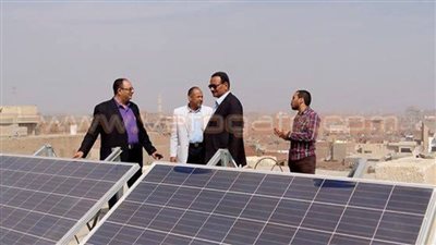 بالصور.. افتتاح أول مدرسة تعمل بالطاقة الشمسية بالفيوم