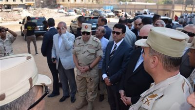 وزير الرياضة ومحافظ القاهرة يتفقدان مركز شباب أهالينا (صور)