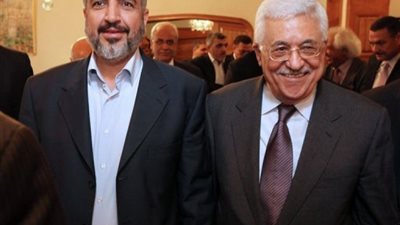 «معاريف»: قطر تسعى لنقل رئاسة فلسطين من «عباس» إلى «مشعل»