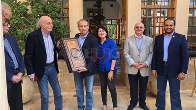 وليد جنبلاط يقيم حفل غداء في 