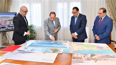 السيسي يبحث تطورات تنفيذ محاور الهضبة الغربية بأسيوط والمحمودية