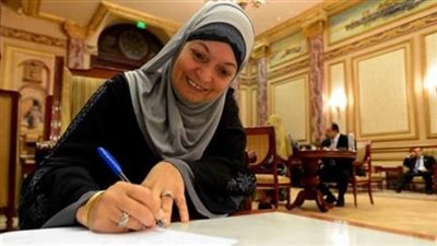 برلمانية تطالب بجعل التعليم إجباريا حتى الإعدادية