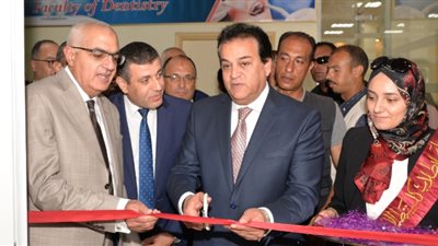وفد التعليم العالي يفتتح منشآت تعليمية وطبية بجامعة المنصورة (صور)