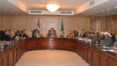 بالفيديو.. محافظ الفيوم يكلف المسئولين بتذليل معوقات المشروعات