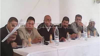 بالصور .. اجتماع  لتهدئة الأوضاع فى نويبع