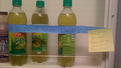 بالصور.. أطرف ملاحظات الموظفين لسارقي الطعام بأماكن العمل