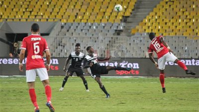 طرد مترجم فايلر من مباراة الأهلي وكانو سبورت