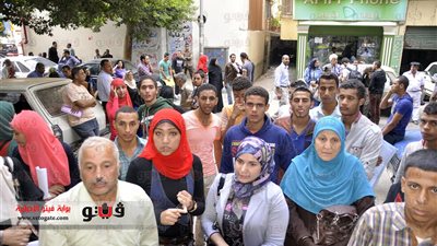 بالفيديووالصور.. طلاب الدبلومات يحاولون اقتحام 