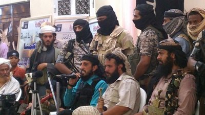 «القاعدة باليمن» يحظر خروج المرأة للأسواق بدون «محرم»