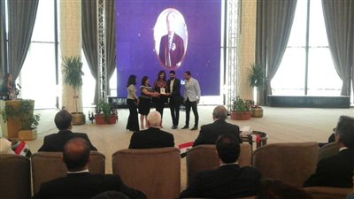 الهجرة تحتفي بوزرائها السابقين وتكرم عائلاتهم