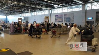 وصول أول أفواج المعتمرين مطار القاهرة