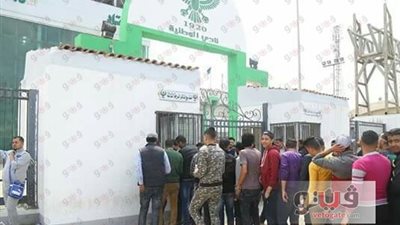 بالصور.. توافد جمهور بورسعيد لشراء تذاكر المصري وكامبالا