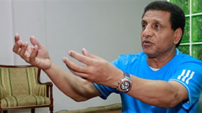 فاروق جعفر مذيع على المحور