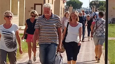 وفد سياحي من ألمانيا يزور المناطق الأثرية في المنيا (صور)